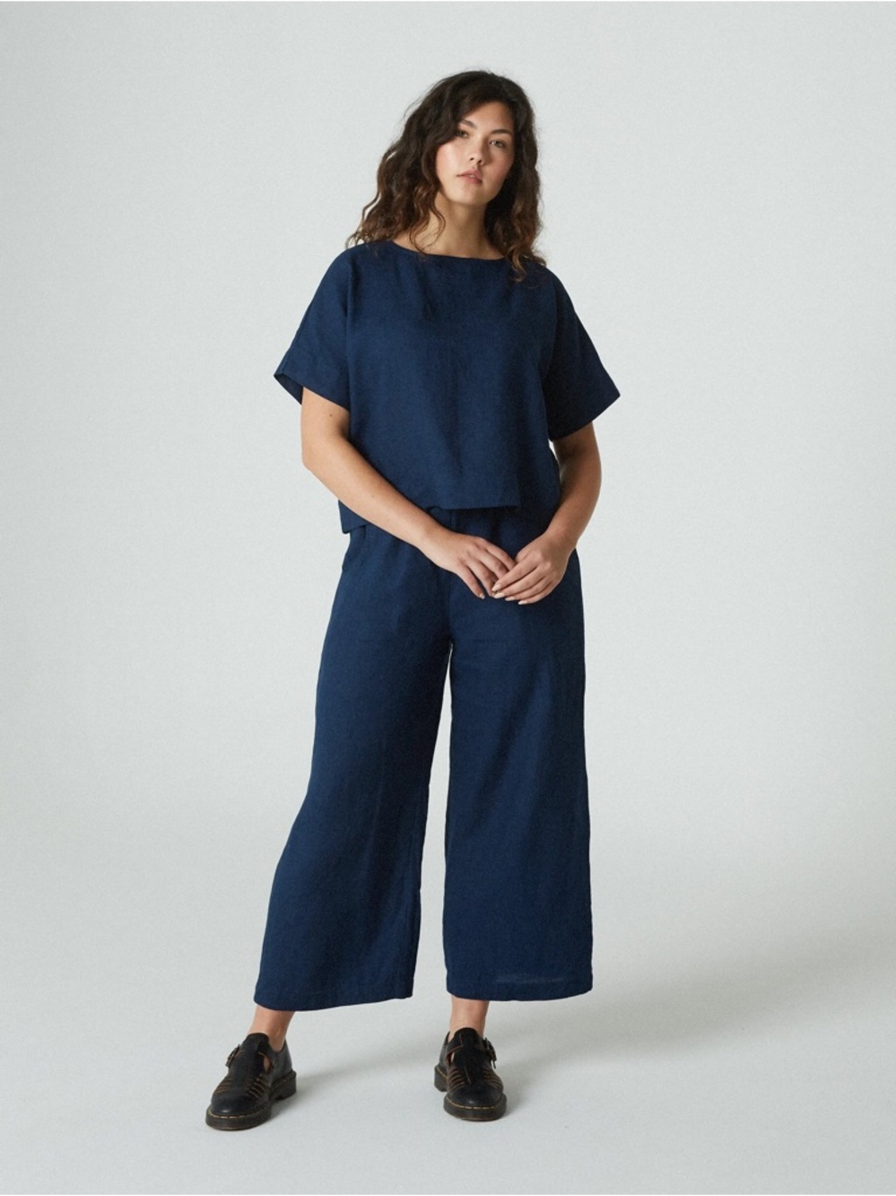 Tahari pull on wide leg navy blue linen crinkle pants L